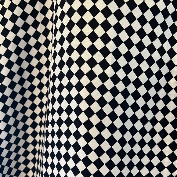 Willi Smith 100% Silk Blouse Black and White Diamond pattern Size 16 - Picture 3 of 7